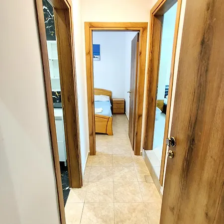 - 5 Beautiful Apartment
