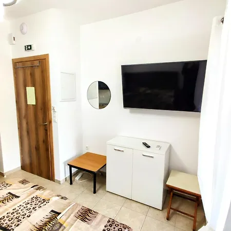 - 5 Beautiful Apartment