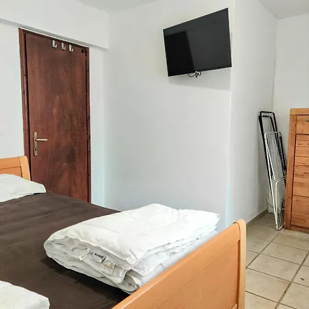 - 5 Beautiful * פלוגיטה