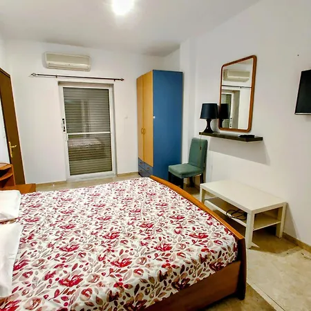 - 5 Beautiful * Flogita