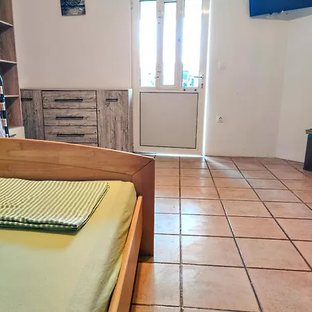 - 5 Beautiful * Flogita