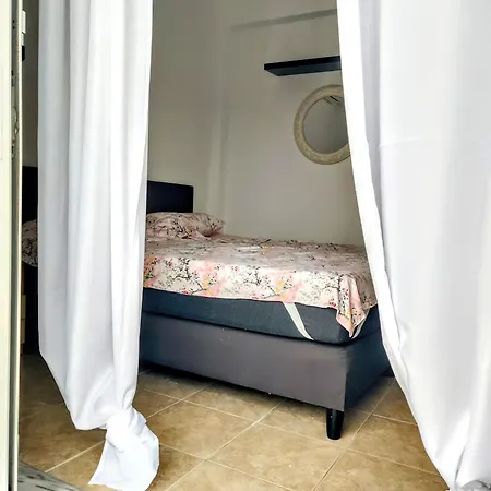 - 5 Beautiful Apartment *