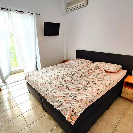 - 5 Beautiful Apartment *