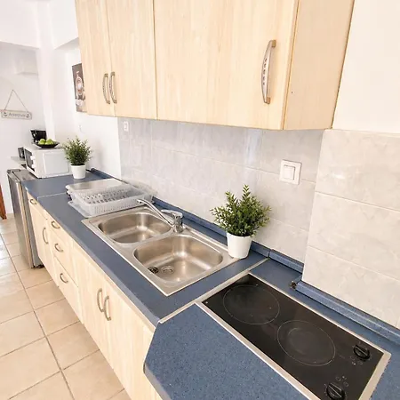 5 Seaside - 150m From Beach, Ideal For Families & Groups