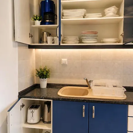 5 Seaside - 150m From Beach, Ideal For Families & Groups Apartmán *