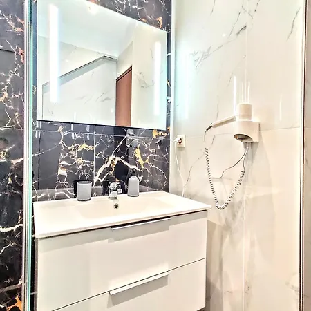 - 5 Beautiful Apartamento Flogita