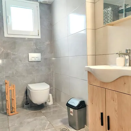 - 5 Beautiful * Flogita