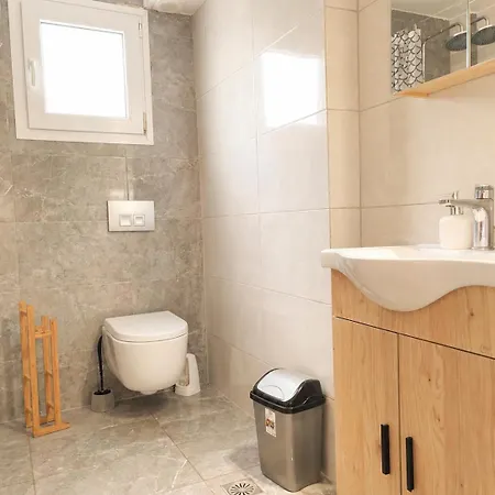 5 Seaside - 150m From Beach, Ideal For Families & Groups *