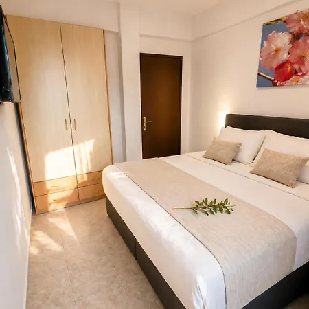 5 Seaside - 150m From Beach, Ideal For Families & Groups Lägenhet *