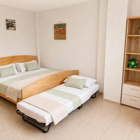5 Seaside - 150m From Beach, Ideal For Families & Groups *
