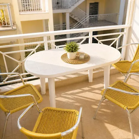 5 Seaside - 150m From Beach, Ideal For Families & Groups Lägenhet *
