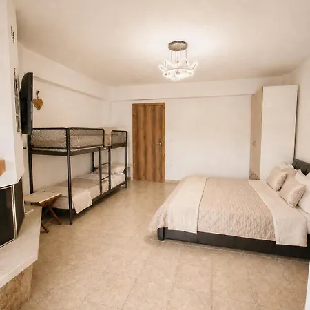 5 Seaside - 150m From Beach, Ideal For Families & Groups Lägenhet