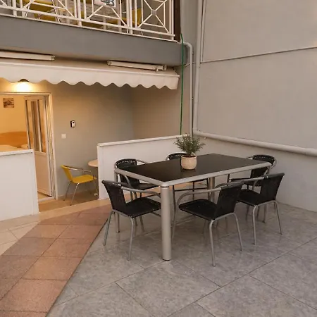 Lägenhet 5 Seaside - 150m From Beach, Ideal For Families & Groups