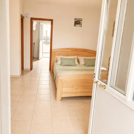 5 Seaside - 150m From Beach, Ideal For Families & Groups *